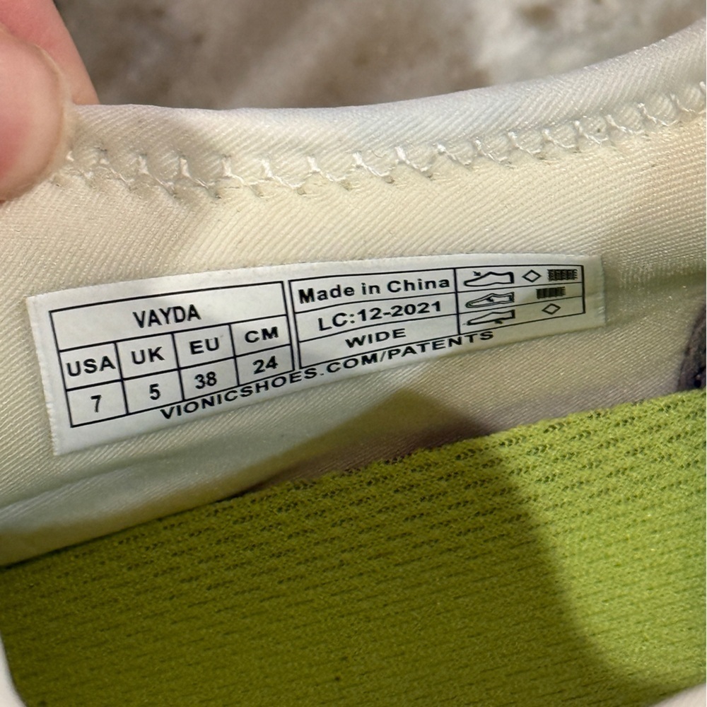 Women’s VIONIC Vayda slip on sneakers- Size 7 - Picture 9 of 9